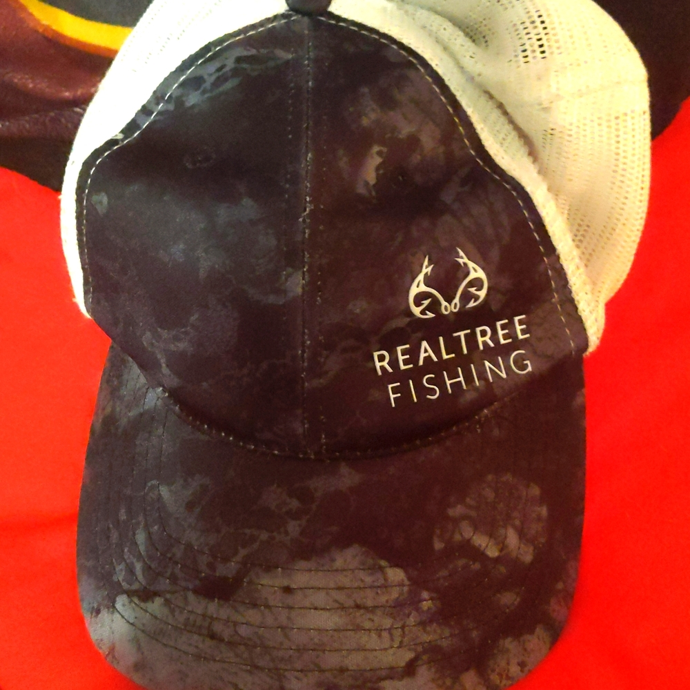 Black ad withe hat